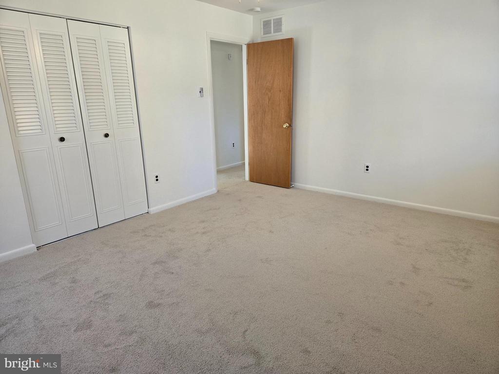 8 SANDY DRIVE