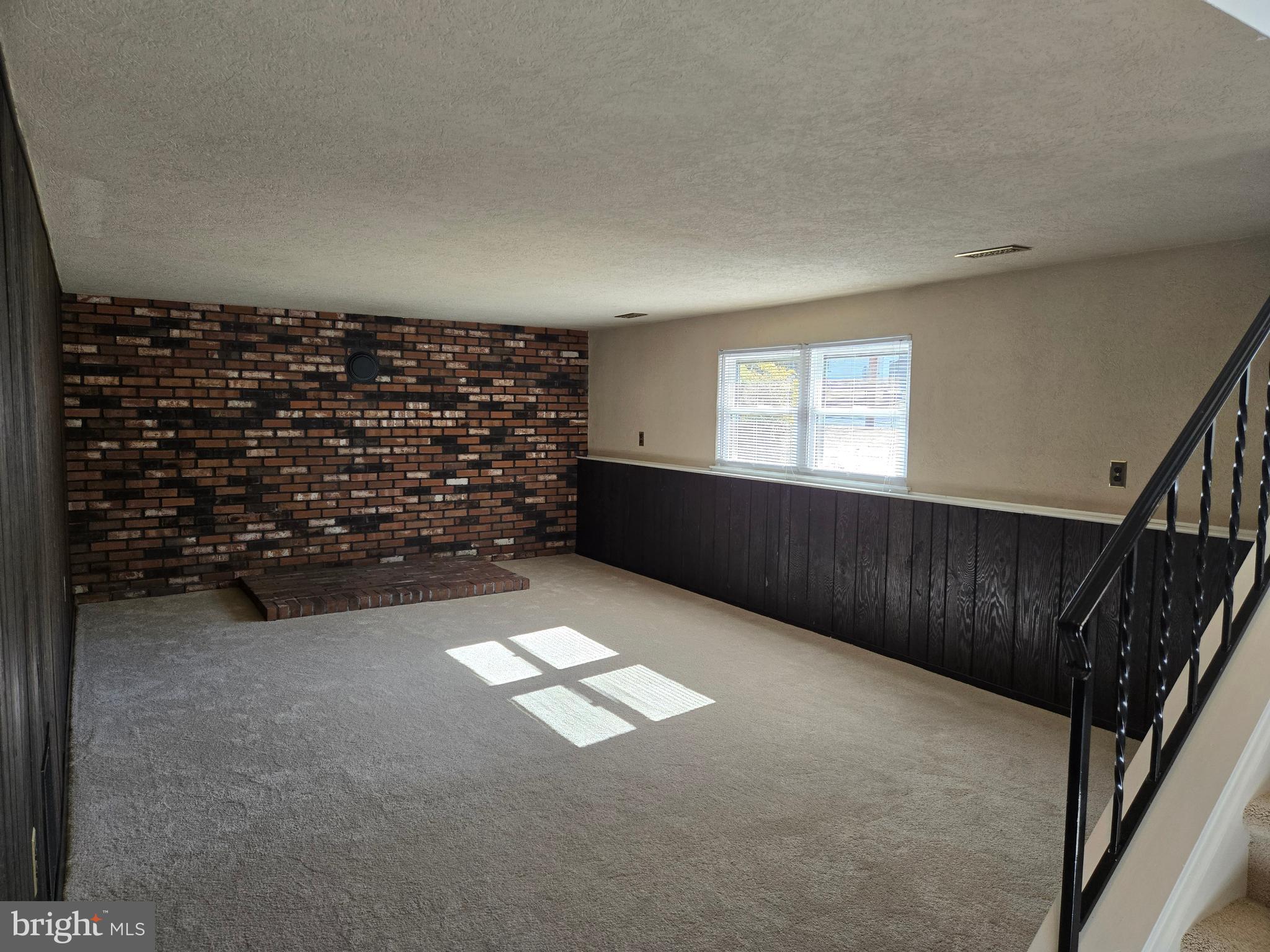 8 SANDY DRIVE