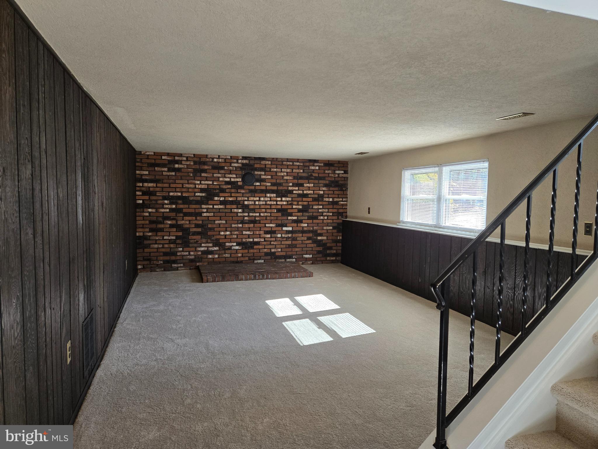 8 SANDY DRIVE