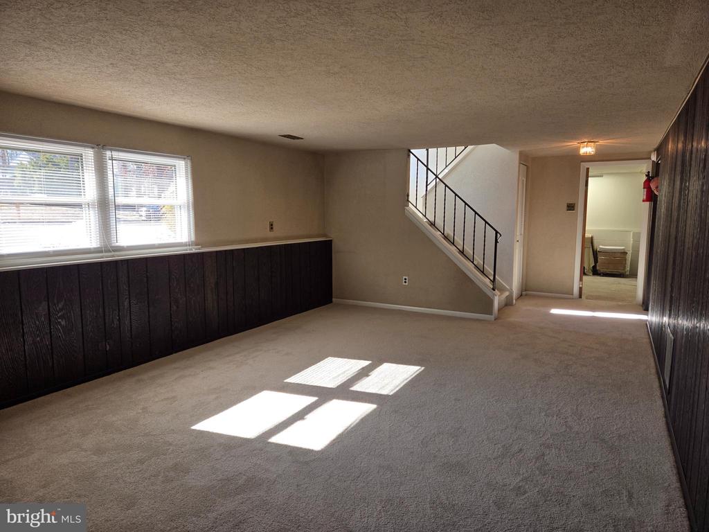 8 SANDY DRIVE