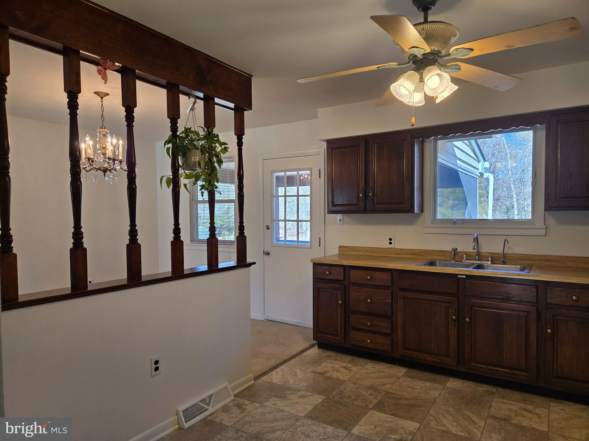 8 SANDY DRIVE