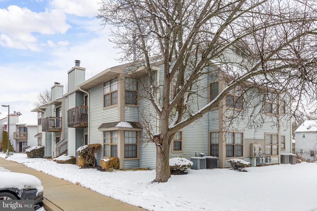341 Coventry Ct