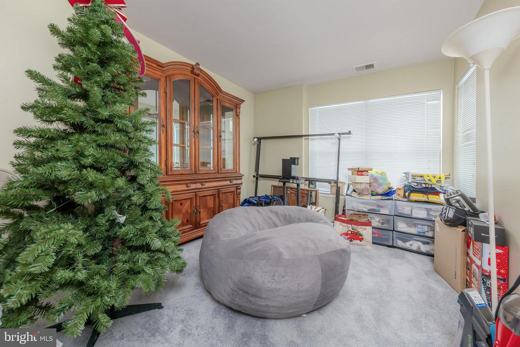 341 Coventry Ct