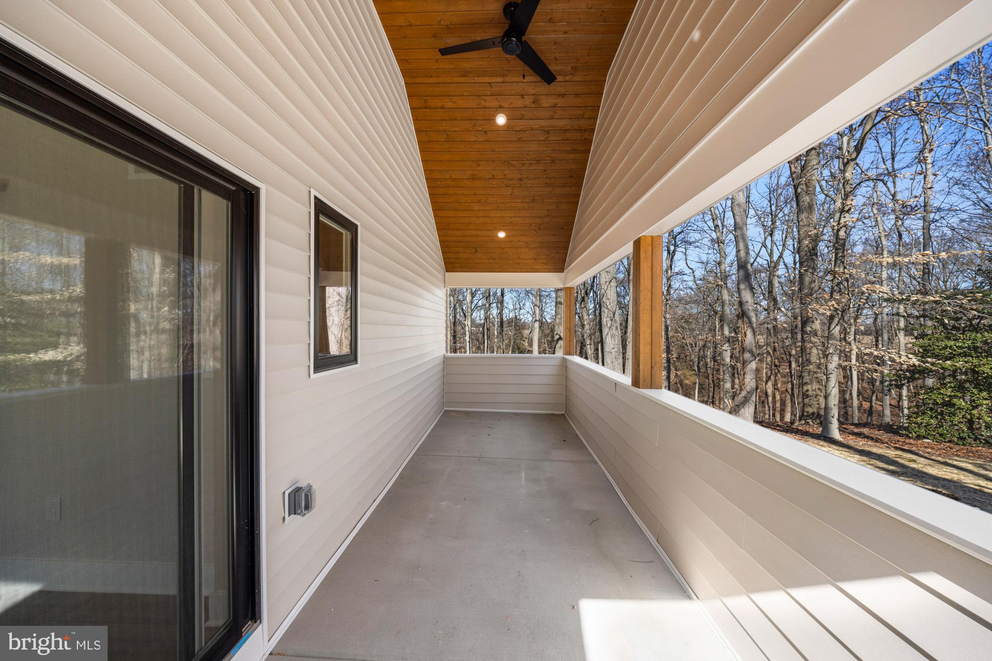 512 Breakneck Rd