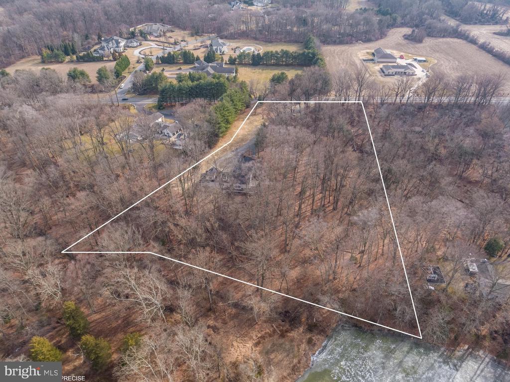 512 Breakneck Rd