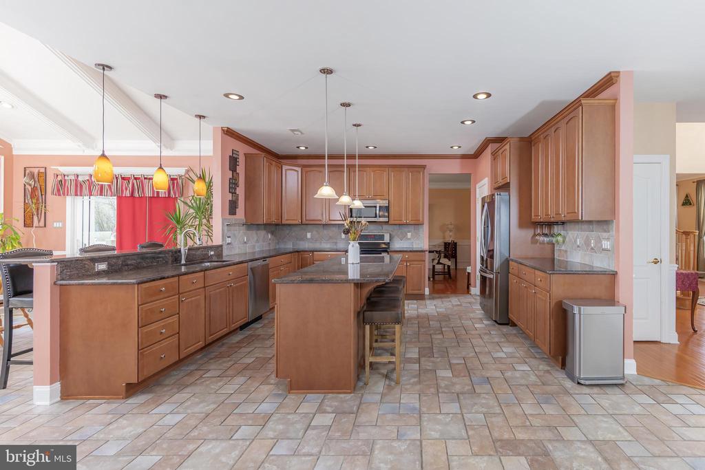 612 Bainbridge Dr