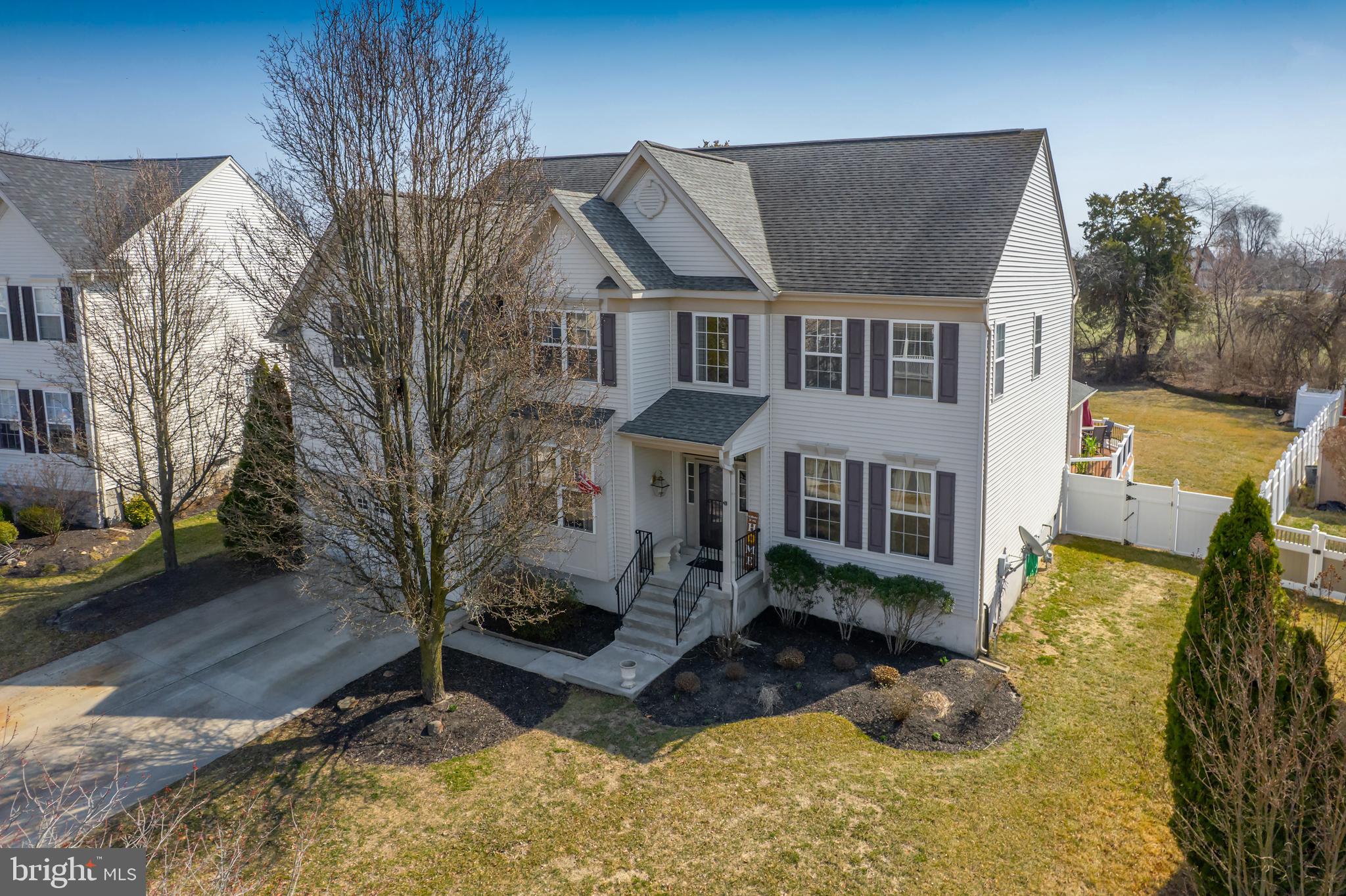612 Bainbridge Dr