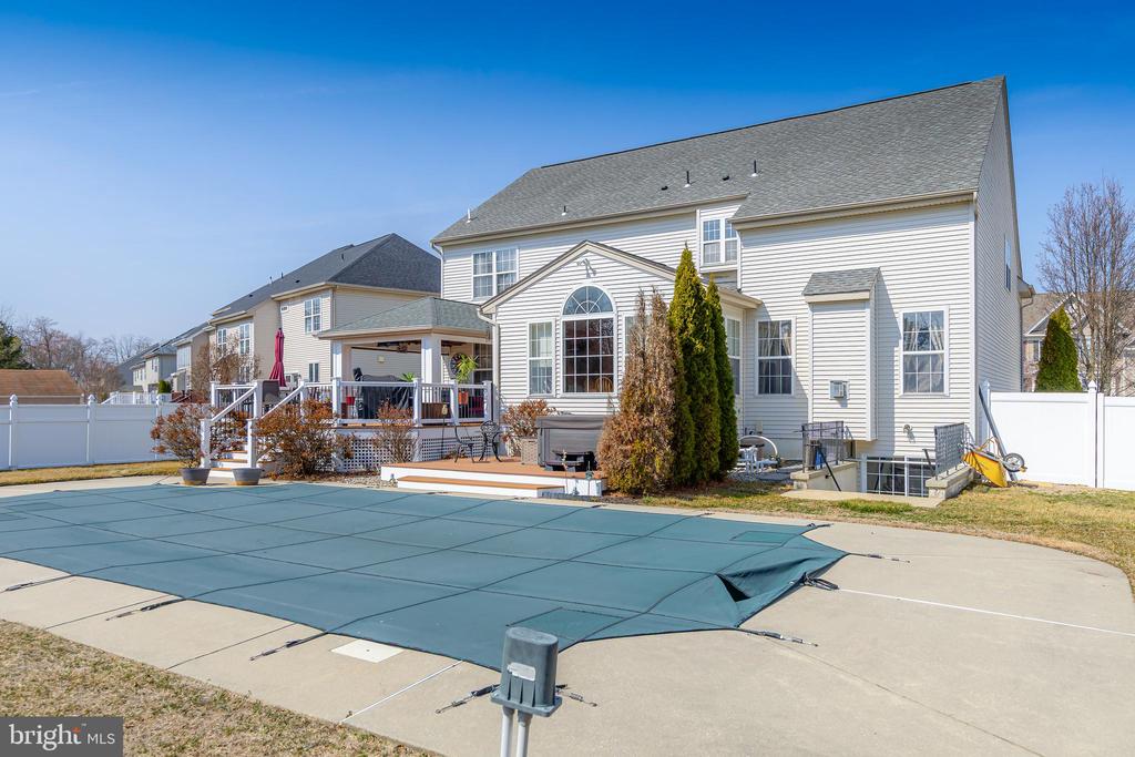 612 Bainbridge Dr