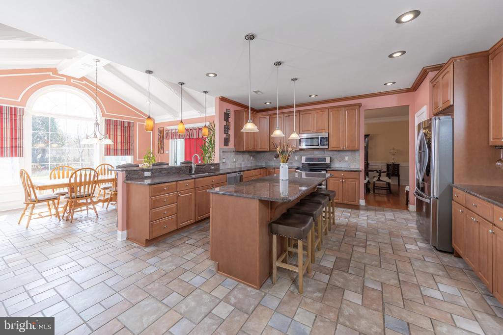 612 Bainbridge Dr