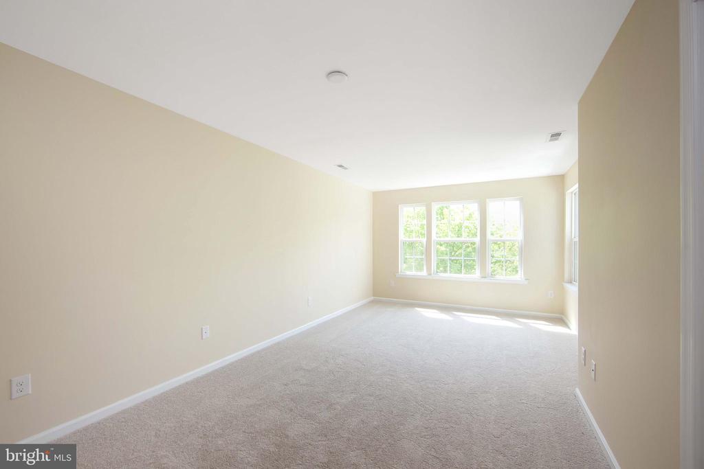 421 DOGWOOD DR