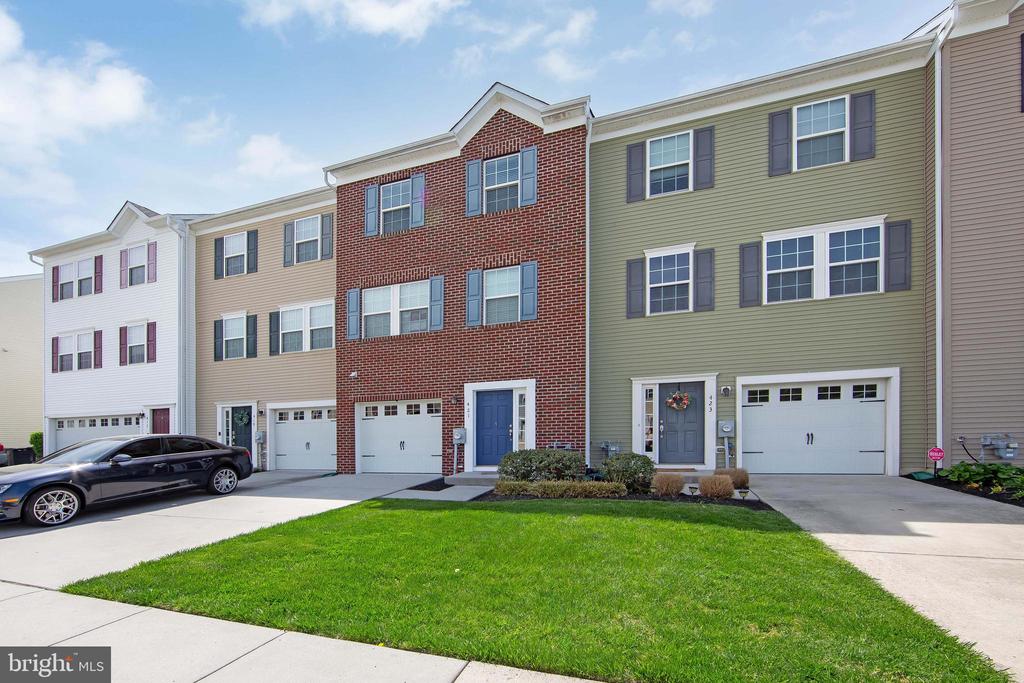 421 DOGWOOD DR