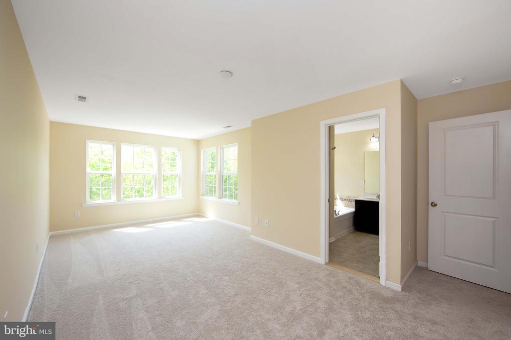 421 DOGWOOD DR