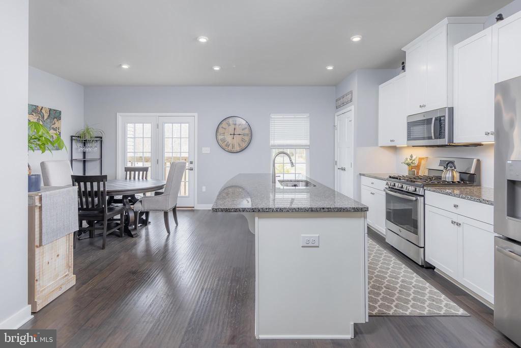 62 Peacock Cir