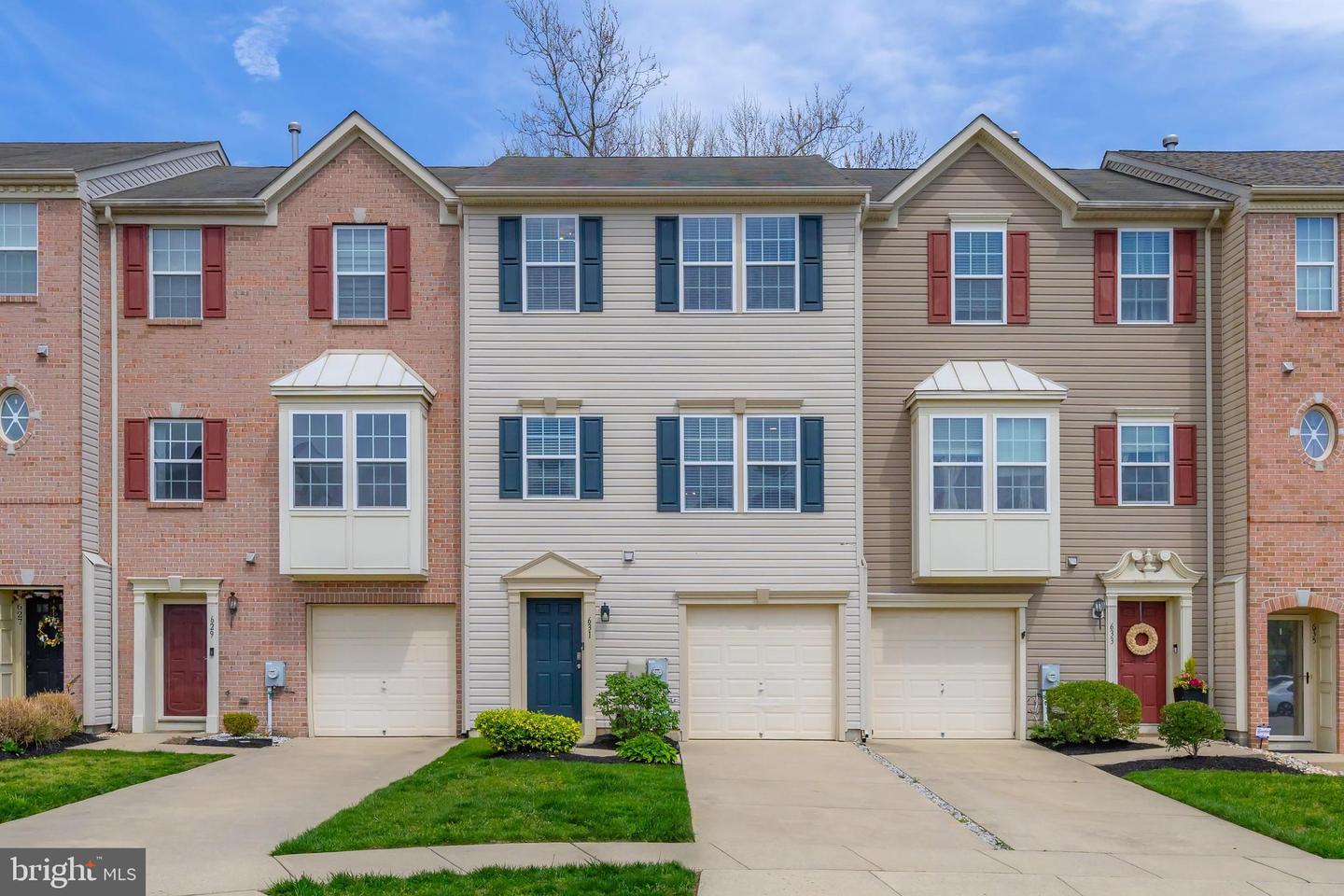 631 Sweetgum Ln