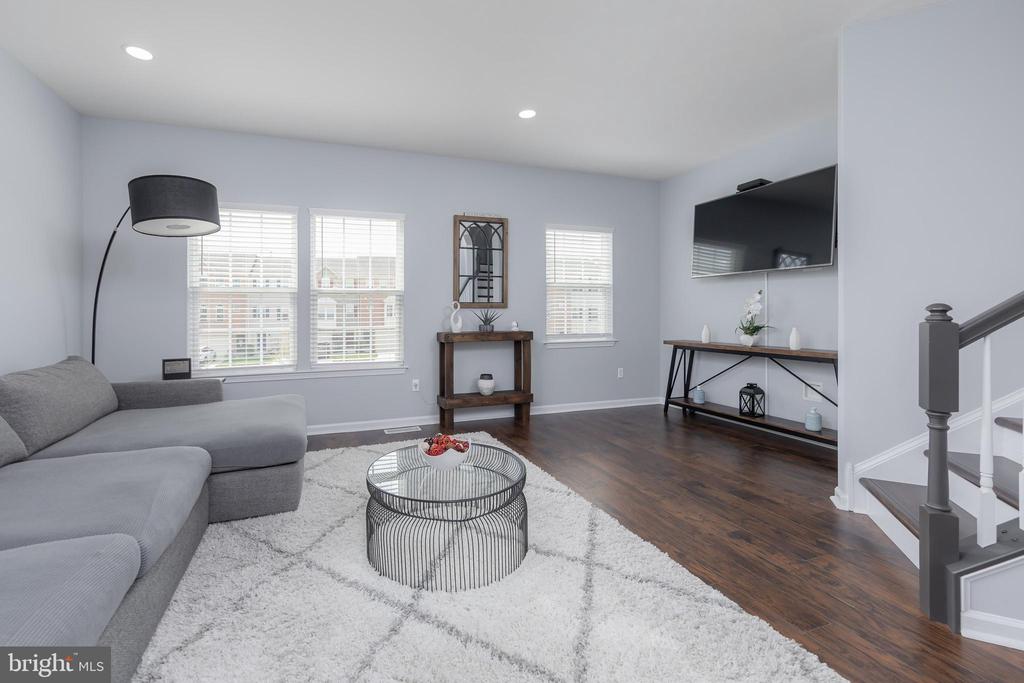 631 Sweetgum Ln