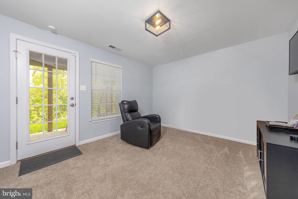 631 Sweetgum Ln