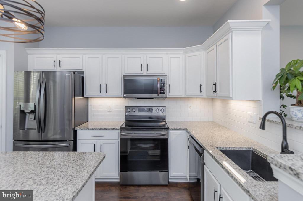631 Sweetgum Ln