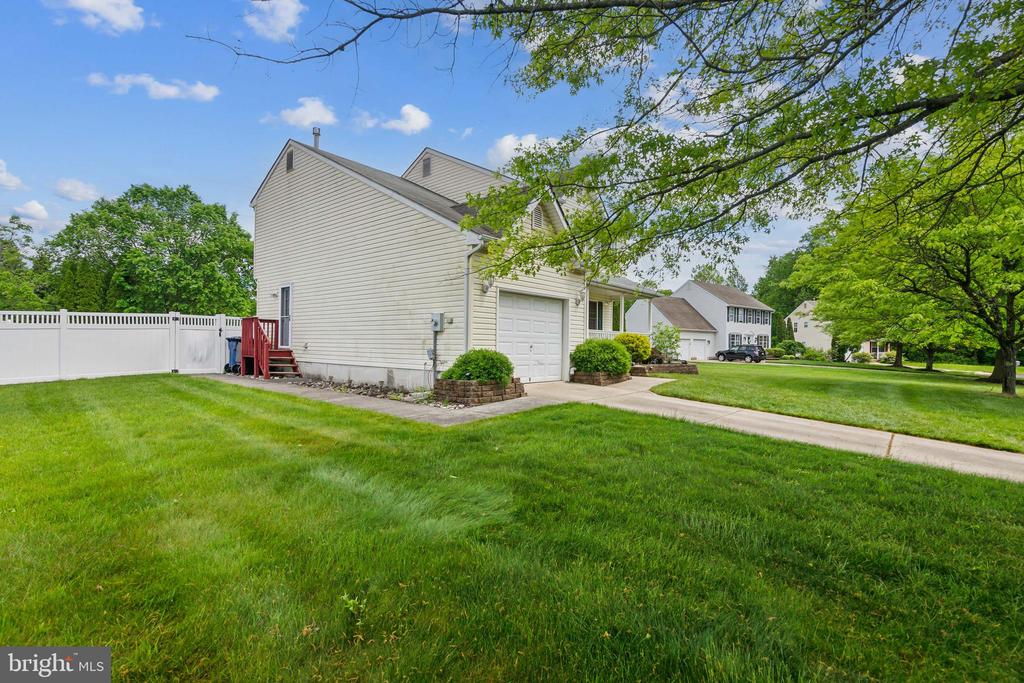 9 POPLAR COURT