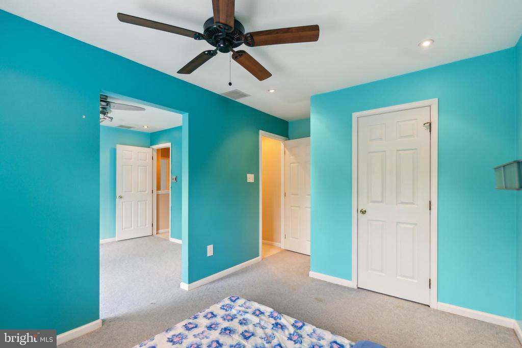 9 POPLAR COURT