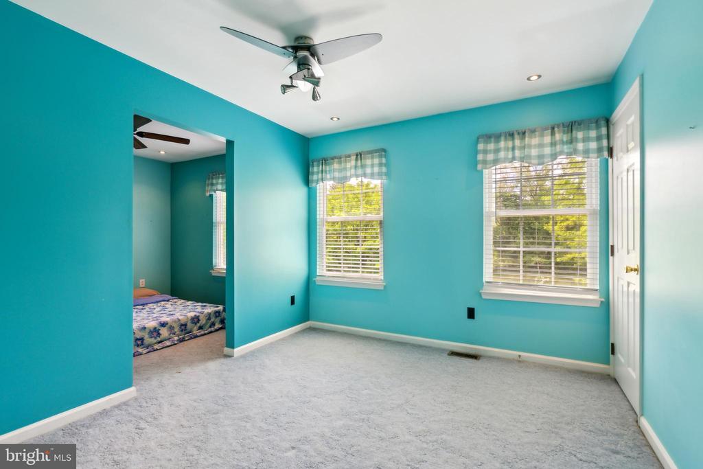 9 POPLAR COURT