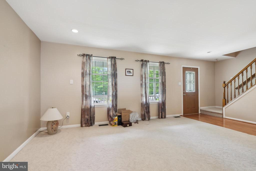 9 POPLAR COURT