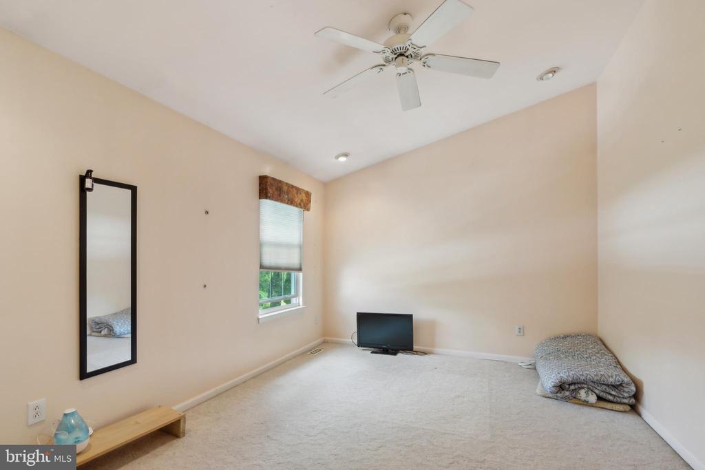 9 POPLAR COURT