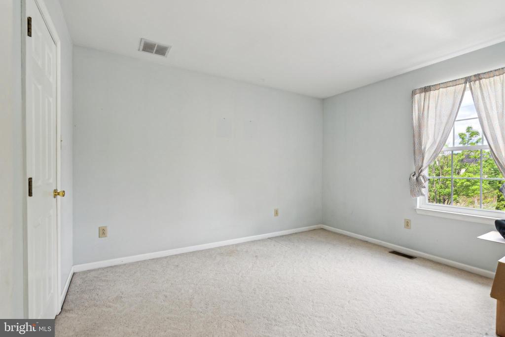 9 POPLAR COURT