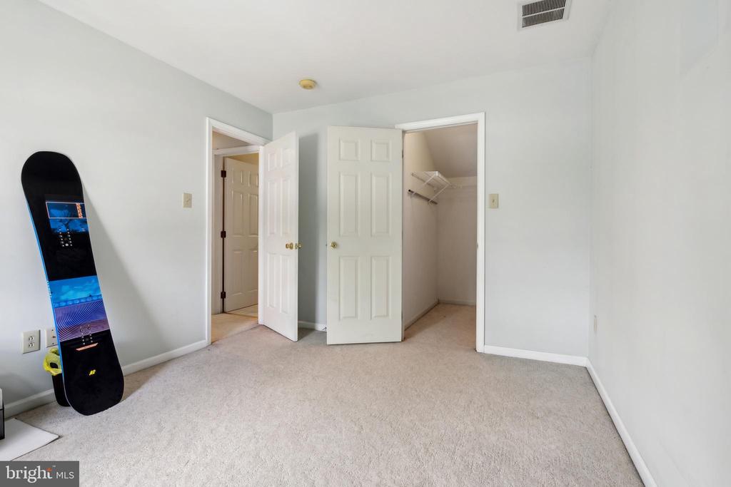 9 POPLAR COURT
