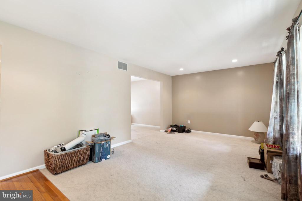 9 POPLAR COURT