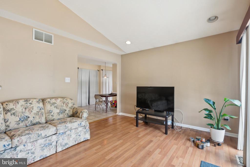 9 POPLAR COURT