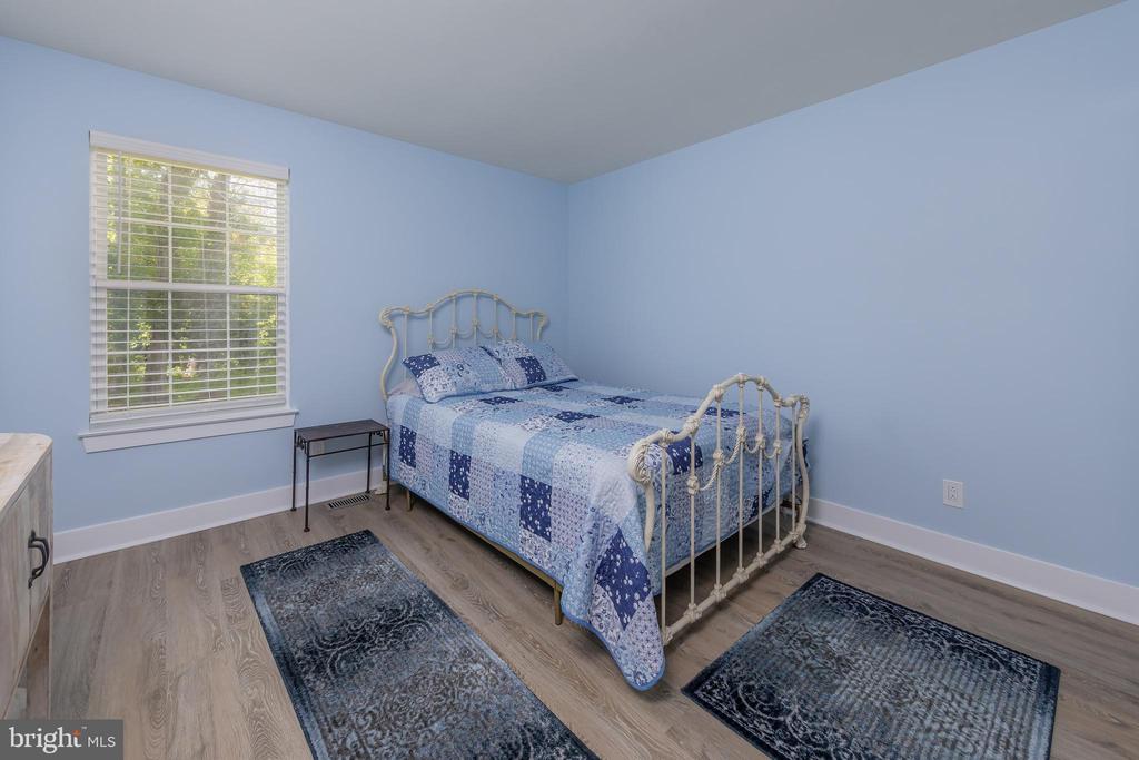 403 Village Ct