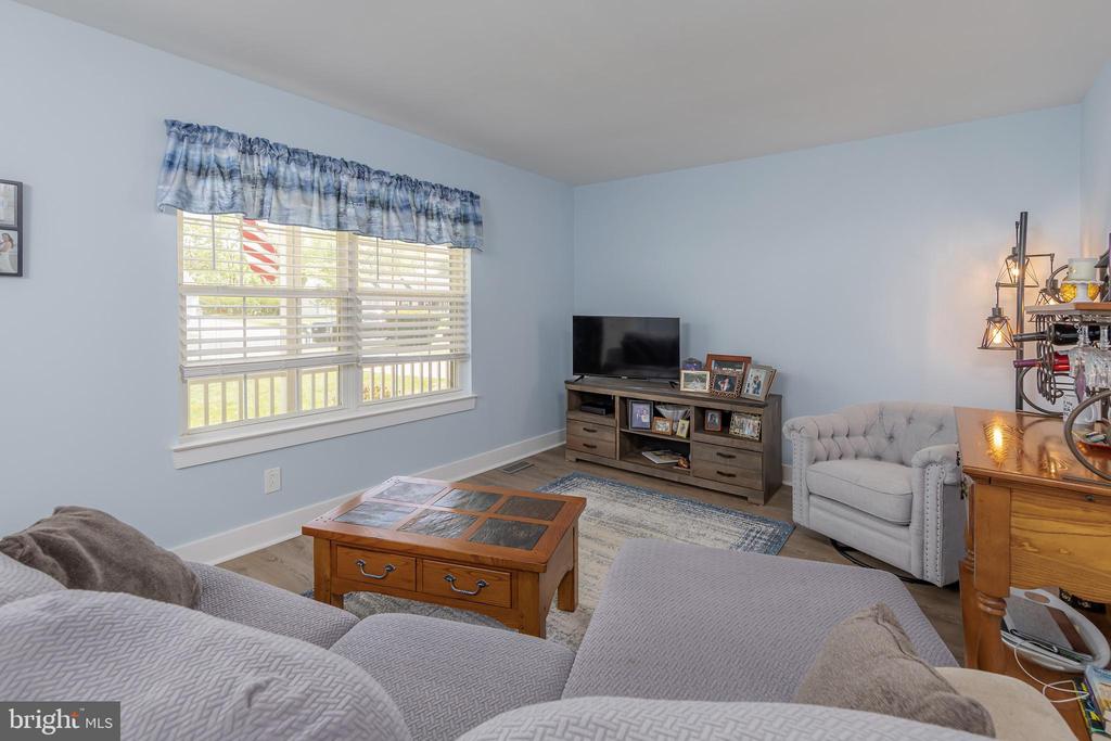403 Village Ct