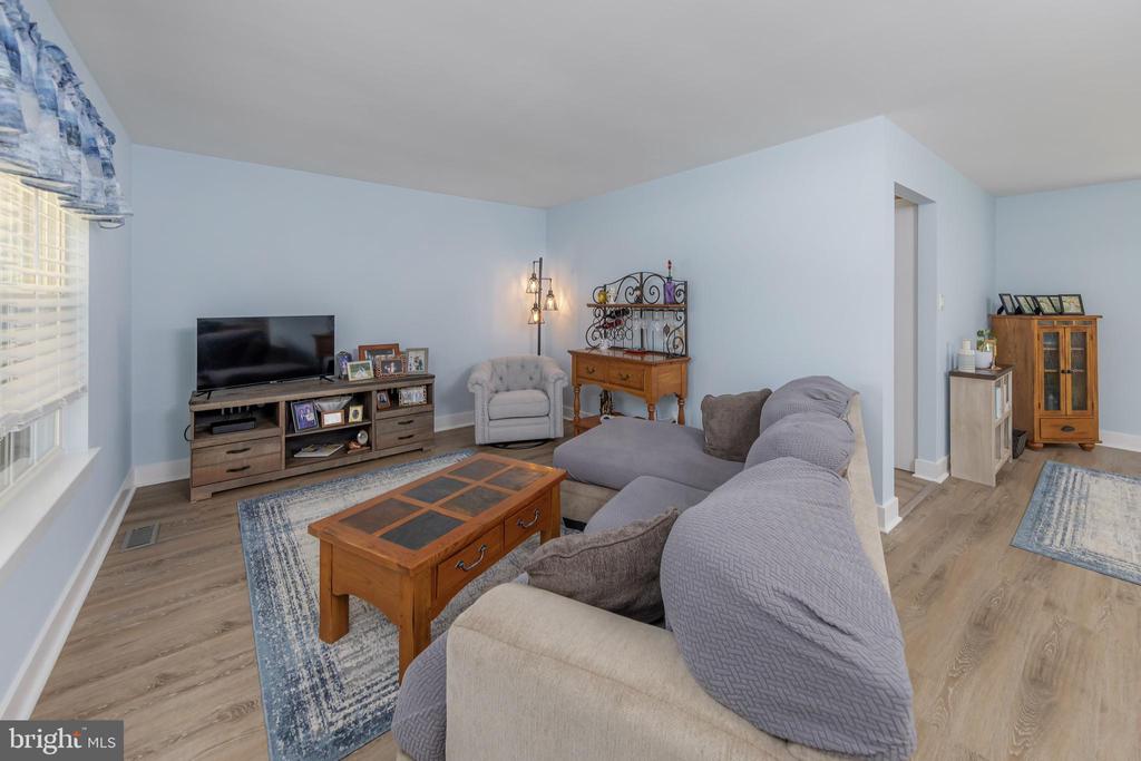 403 Village Ct