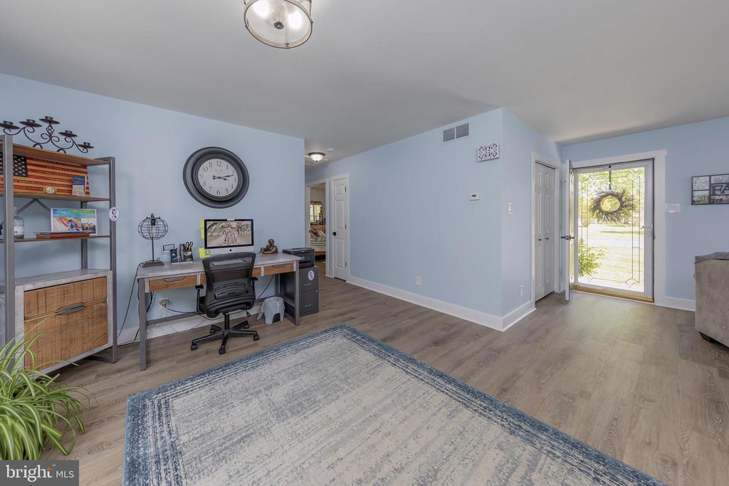 403 Village Ct