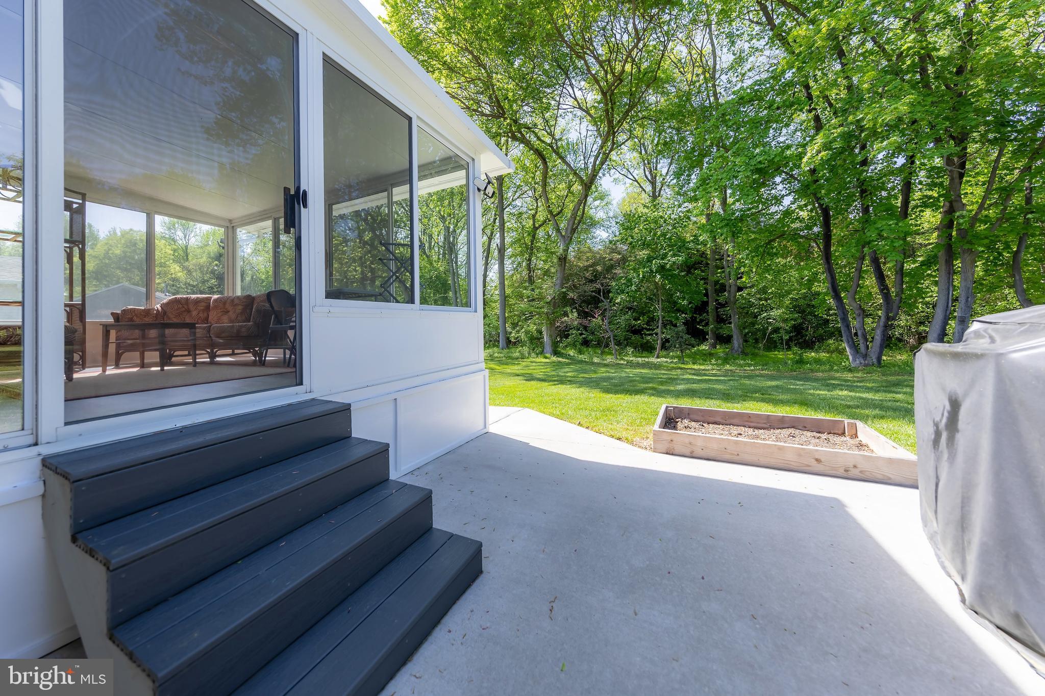 403 Village Ct
