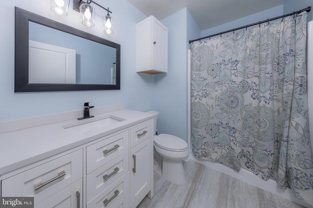 403 Village Ct