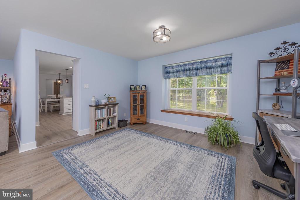 403 Village Ct
