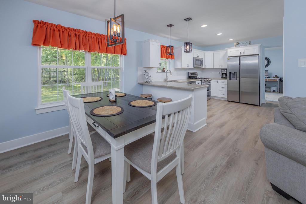 403 Village Ct