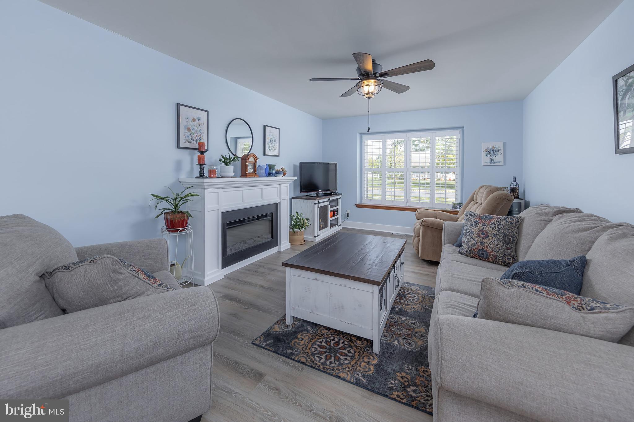 403 Village Ct