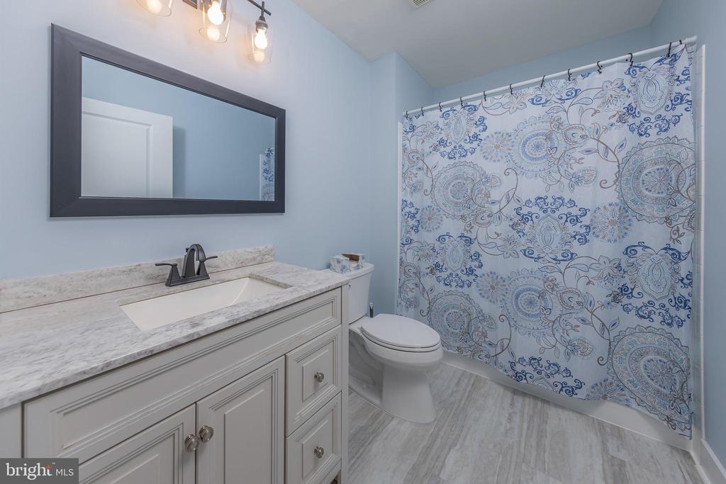 403 Village Ct