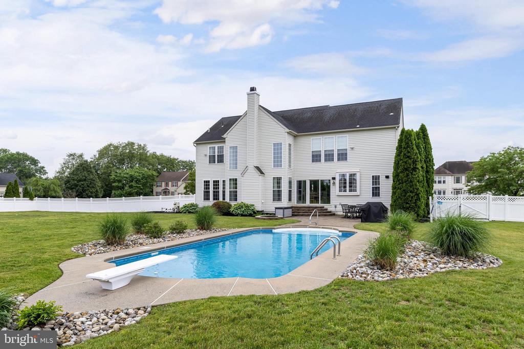 111 Cromwell Dr