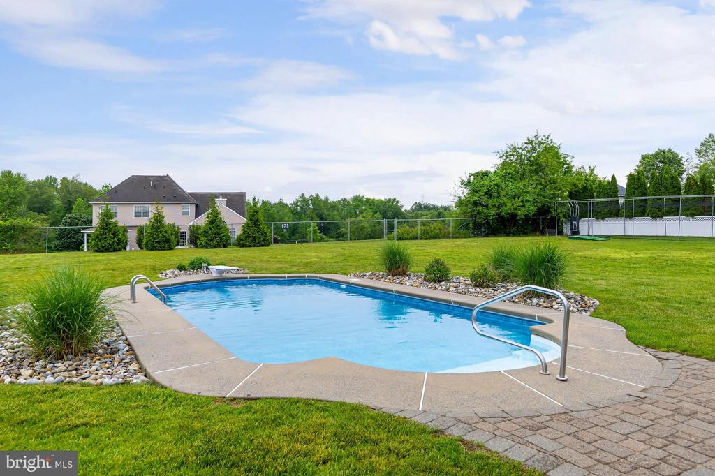111 Cromwell Dr