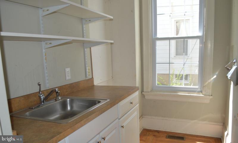 1601 KINGS HIGHWAY