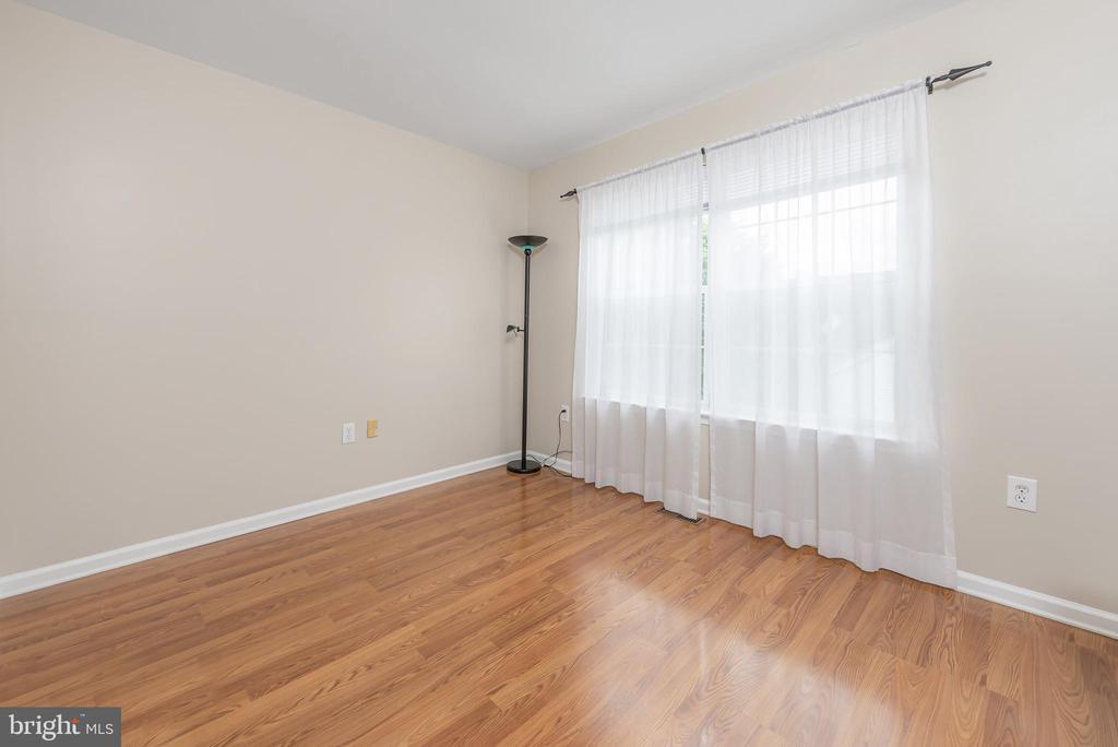 1 Catenary Cir