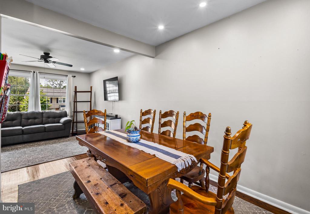 41 St Regis Dr