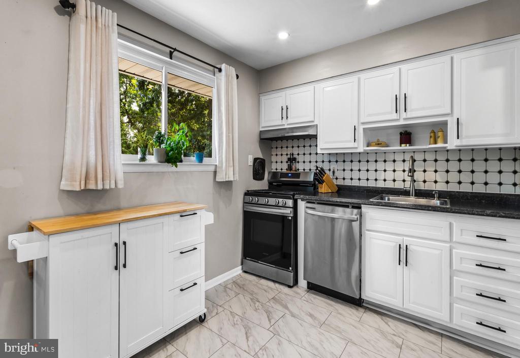 41 St Regis Dr