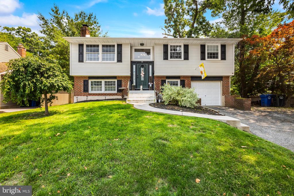 41 St Regis Dr
