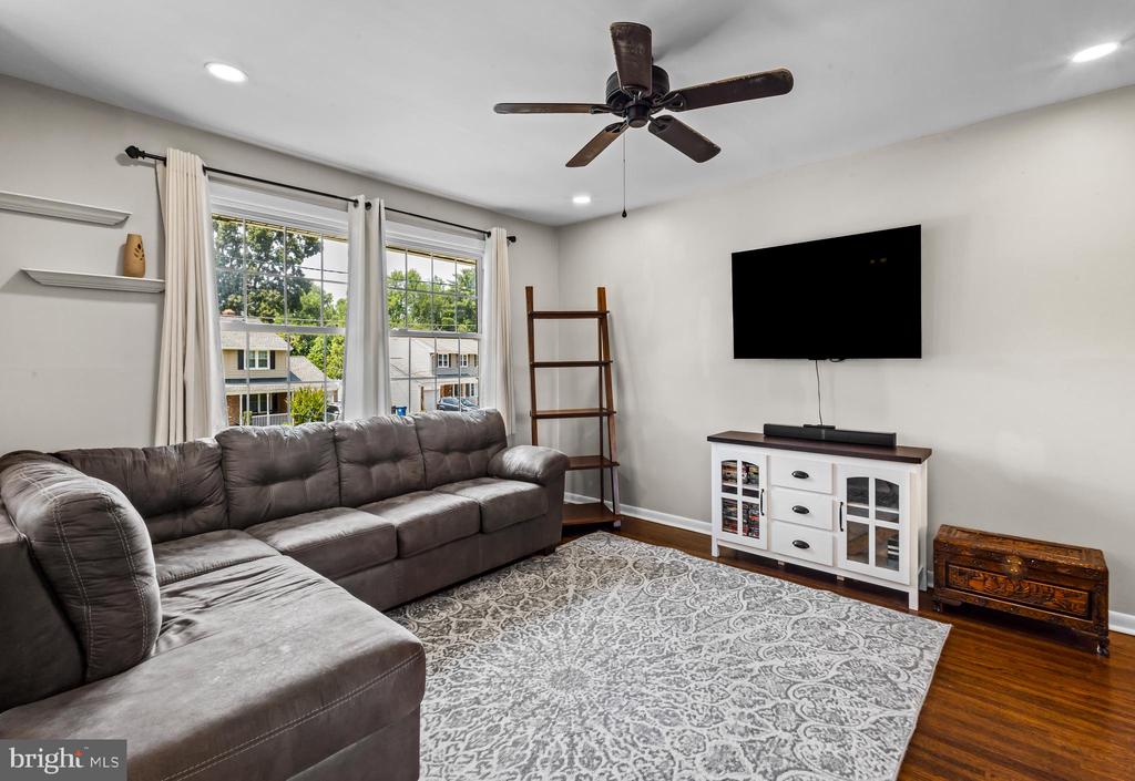 41 St Regis Dr