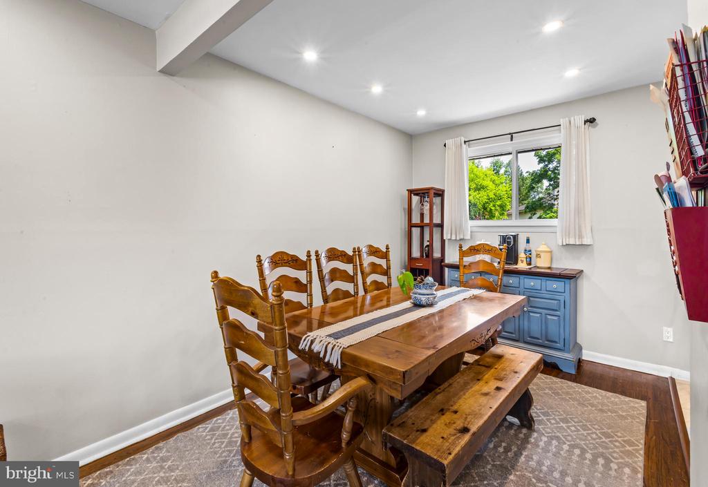 41 St Regis Dr