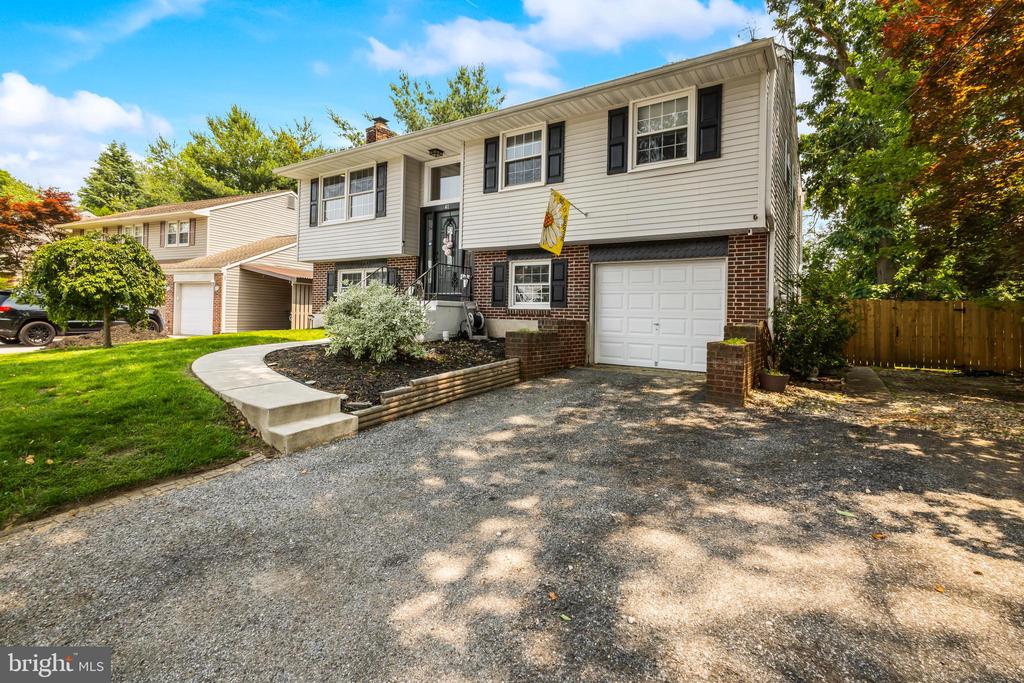 41 St Regis Dr